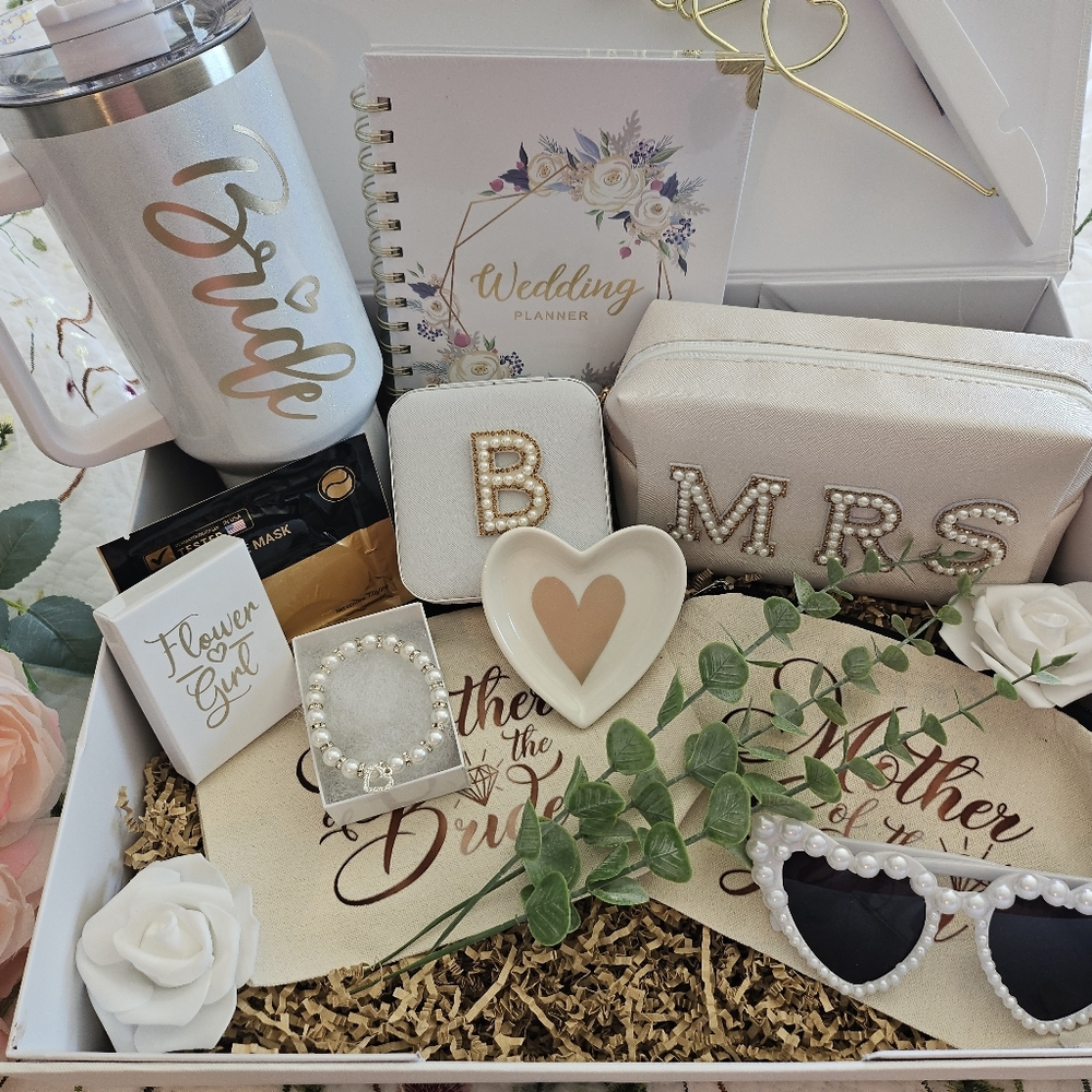 Deluxe Bride-to-be Gift Box Engagement Gift for bride - Picture 3 of 9